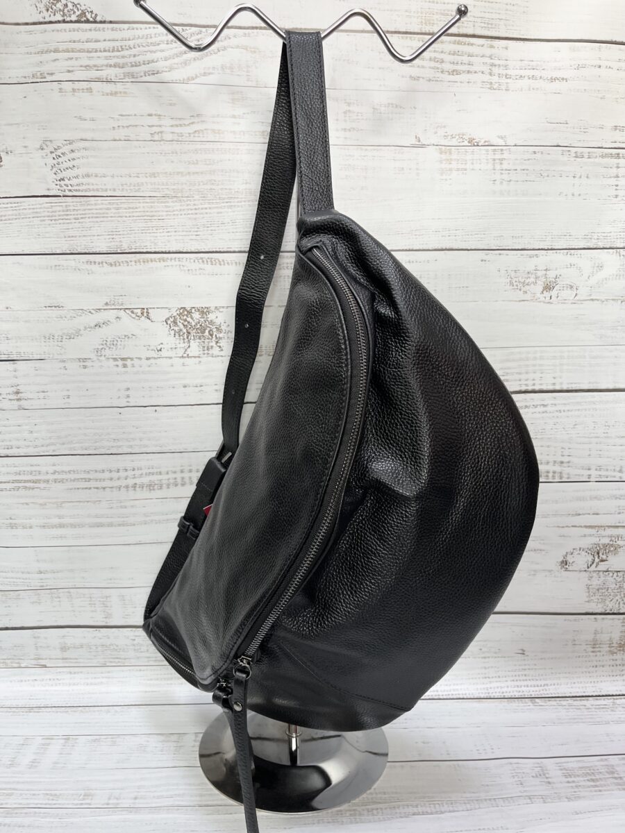 Fekete színű bőr crossbody