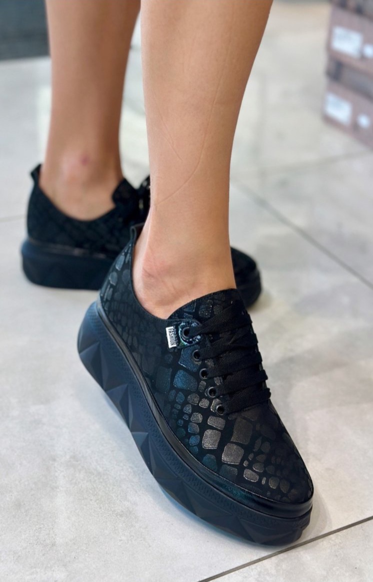 Tutto Bene fekete emelt talpú sneaker anyagában mintás ( G352 635-4 T606/ 8918)