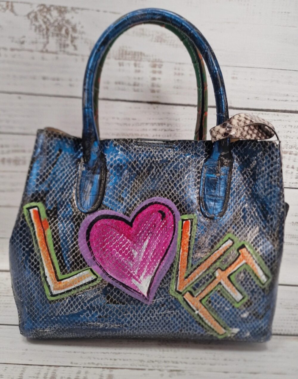 Vera pelle egyedi kézzel festett bőrtáska LOVE felirattal